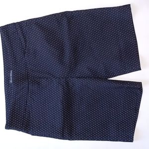 HILARY RADLEY WOMEN'S BERMUDA PULL ON SHORTS BLACK WITH A WITH PRINT ALL OVER